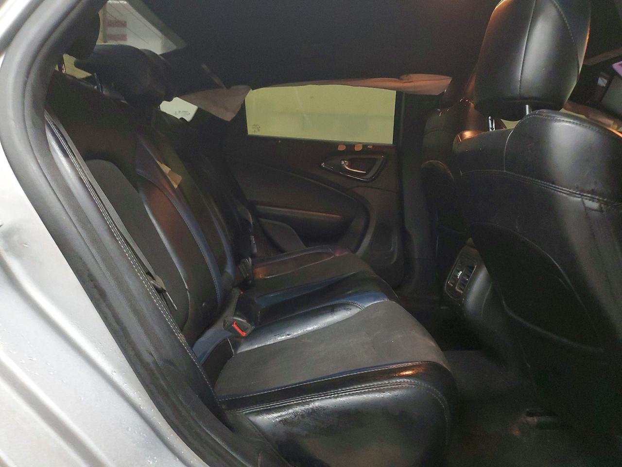 Chrysler 200 S