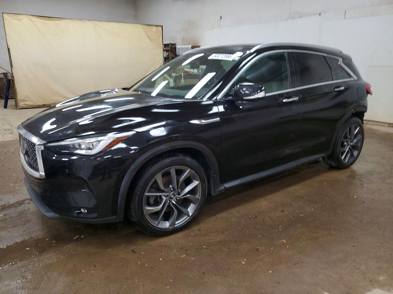 Salvage INFINITI Qx Image