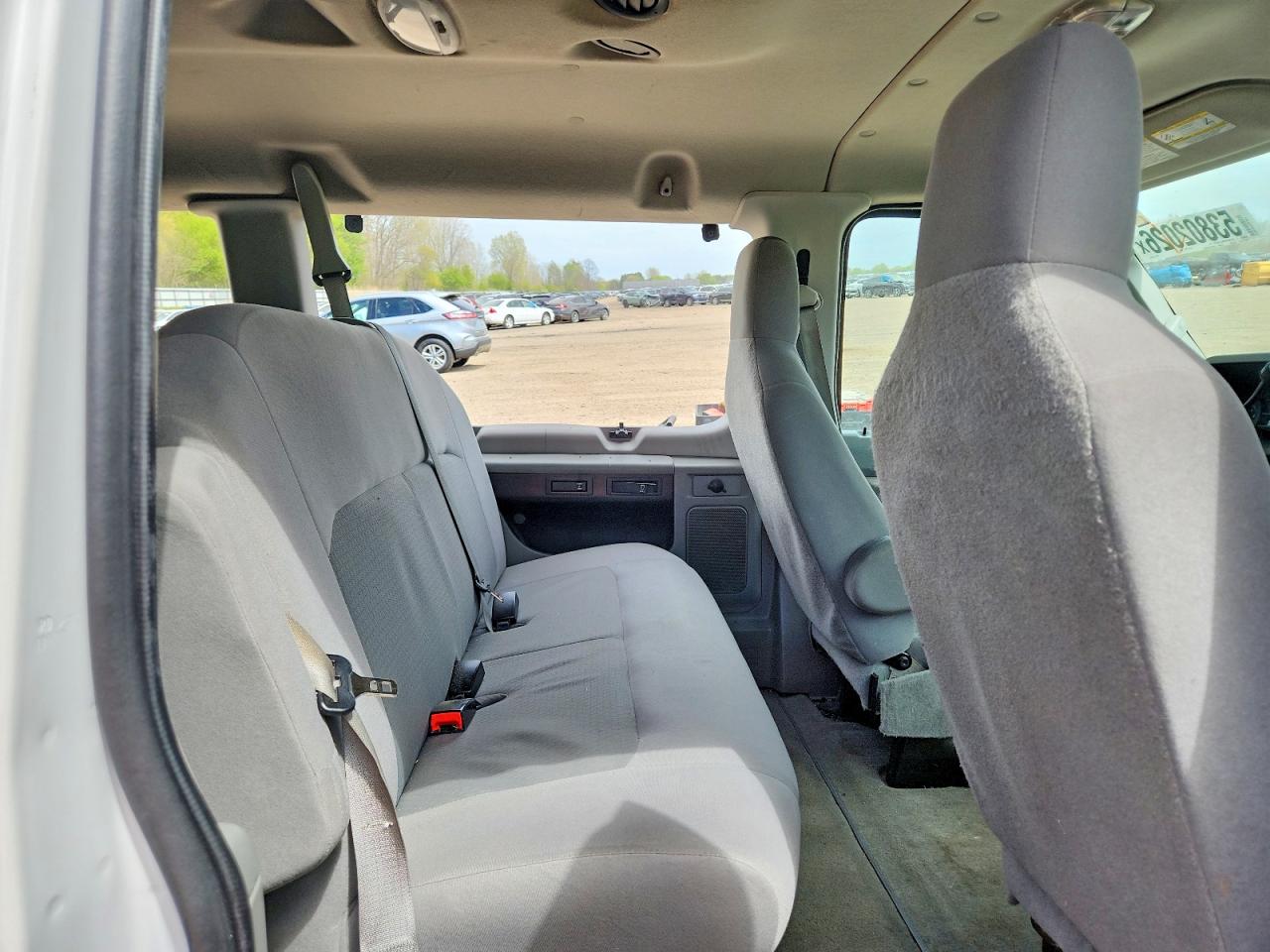Ford Econoline E350 Super Duty Wagon