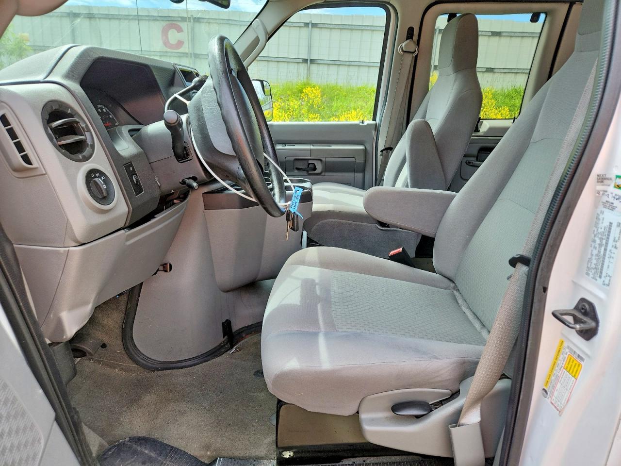 Ford Econoline E350 Super Duty Wagon