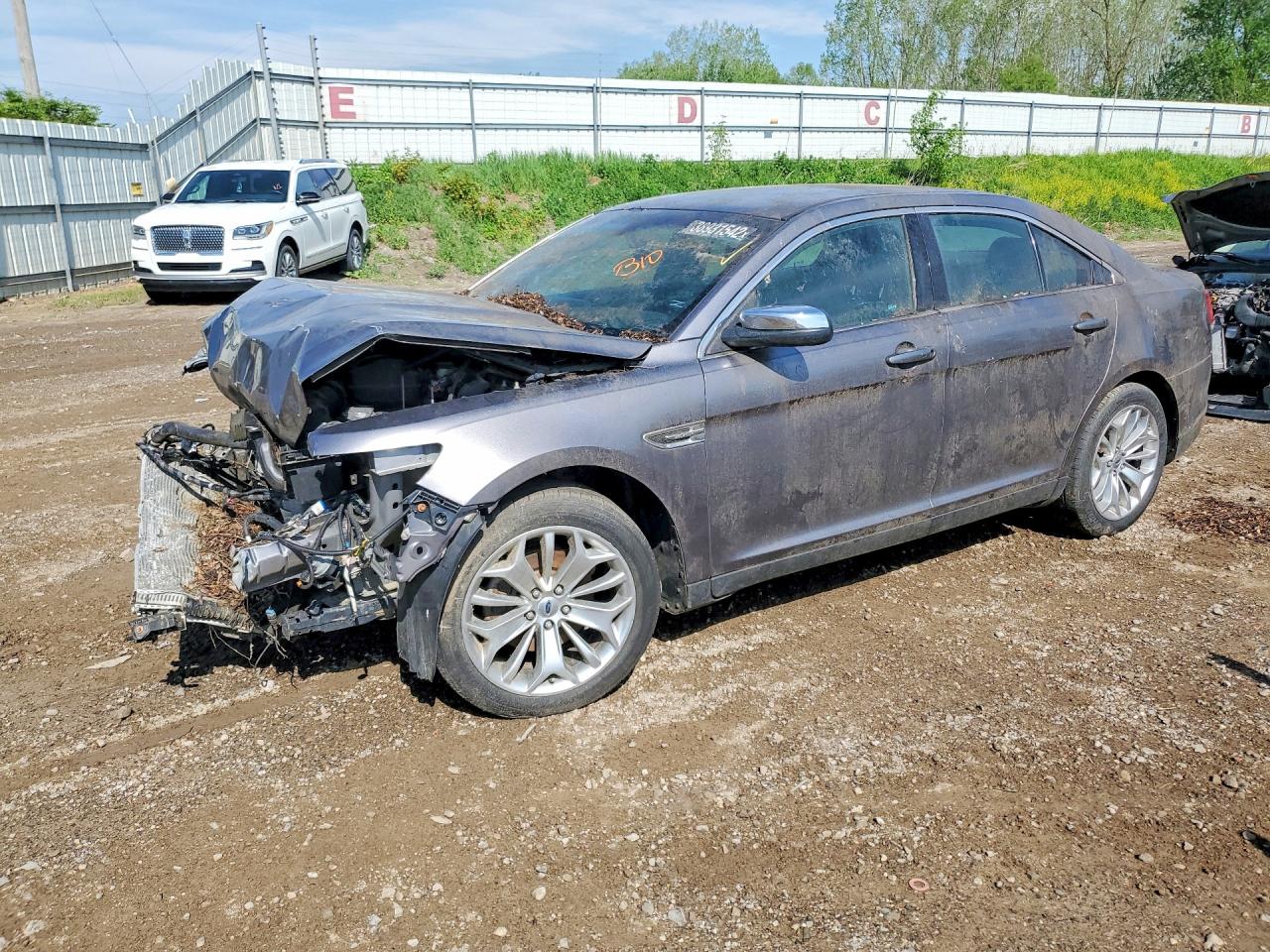 Salvage Ford Taurus Image