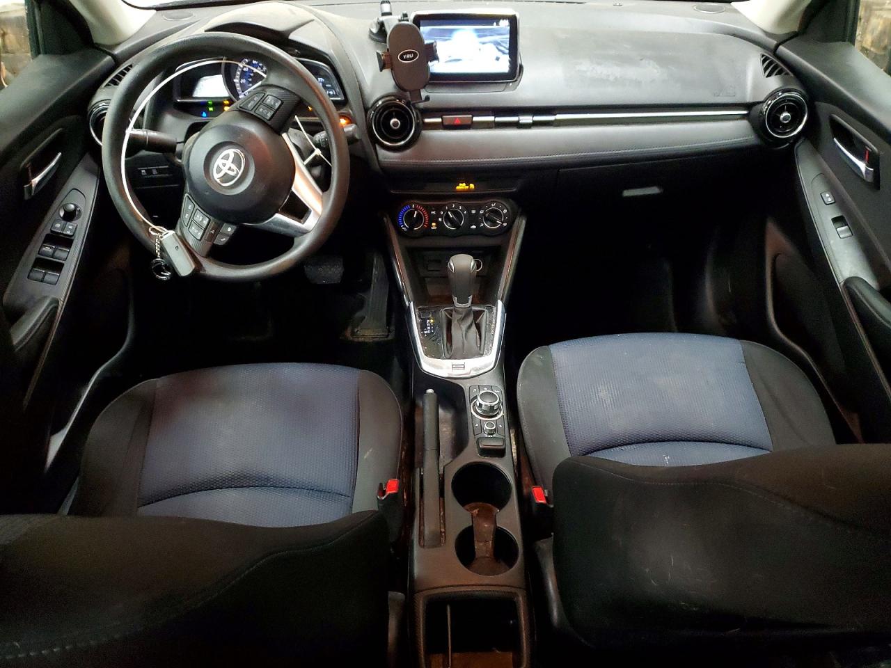 Toyota Yaris Base