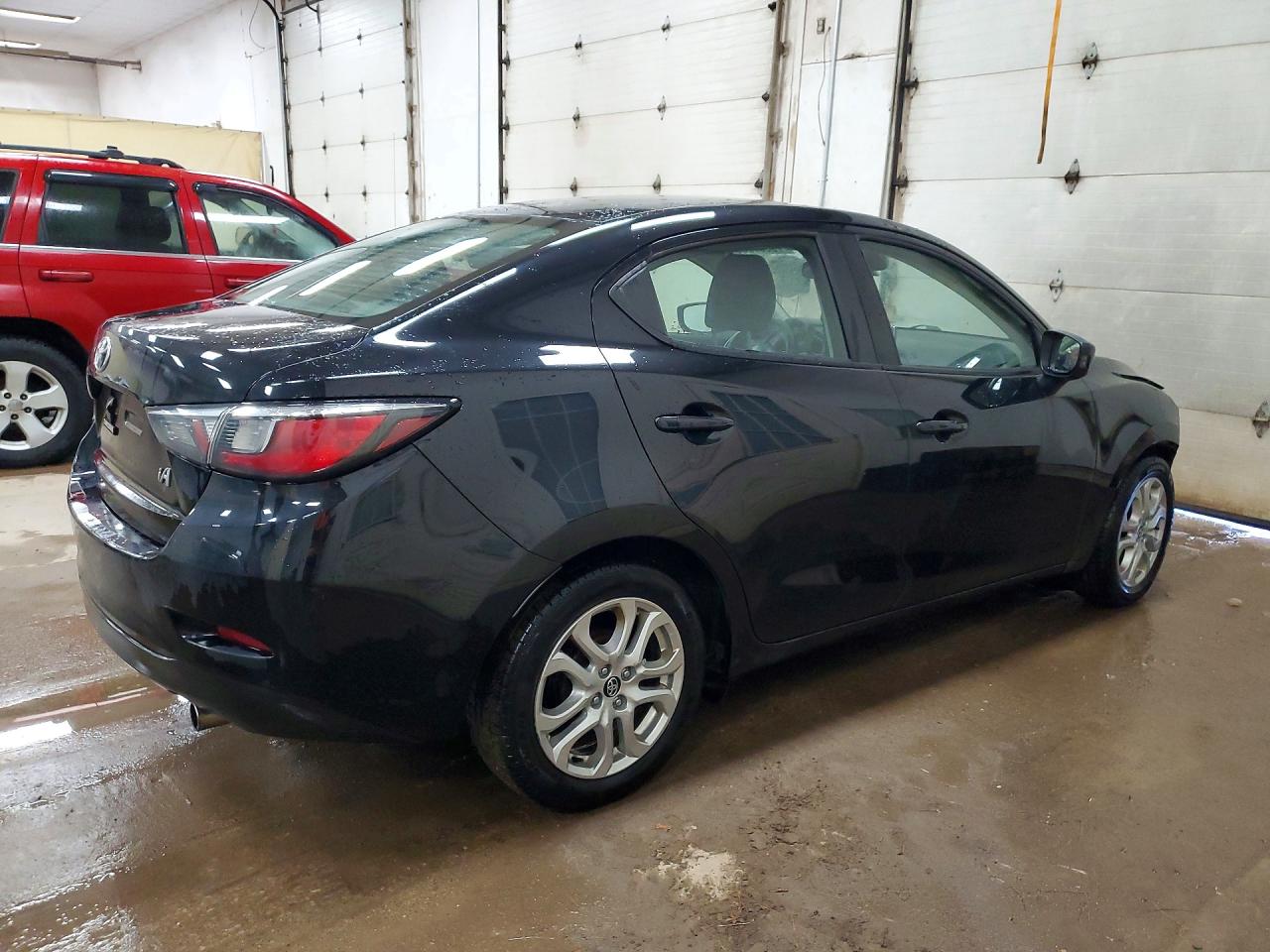 Toyota Yaris Base