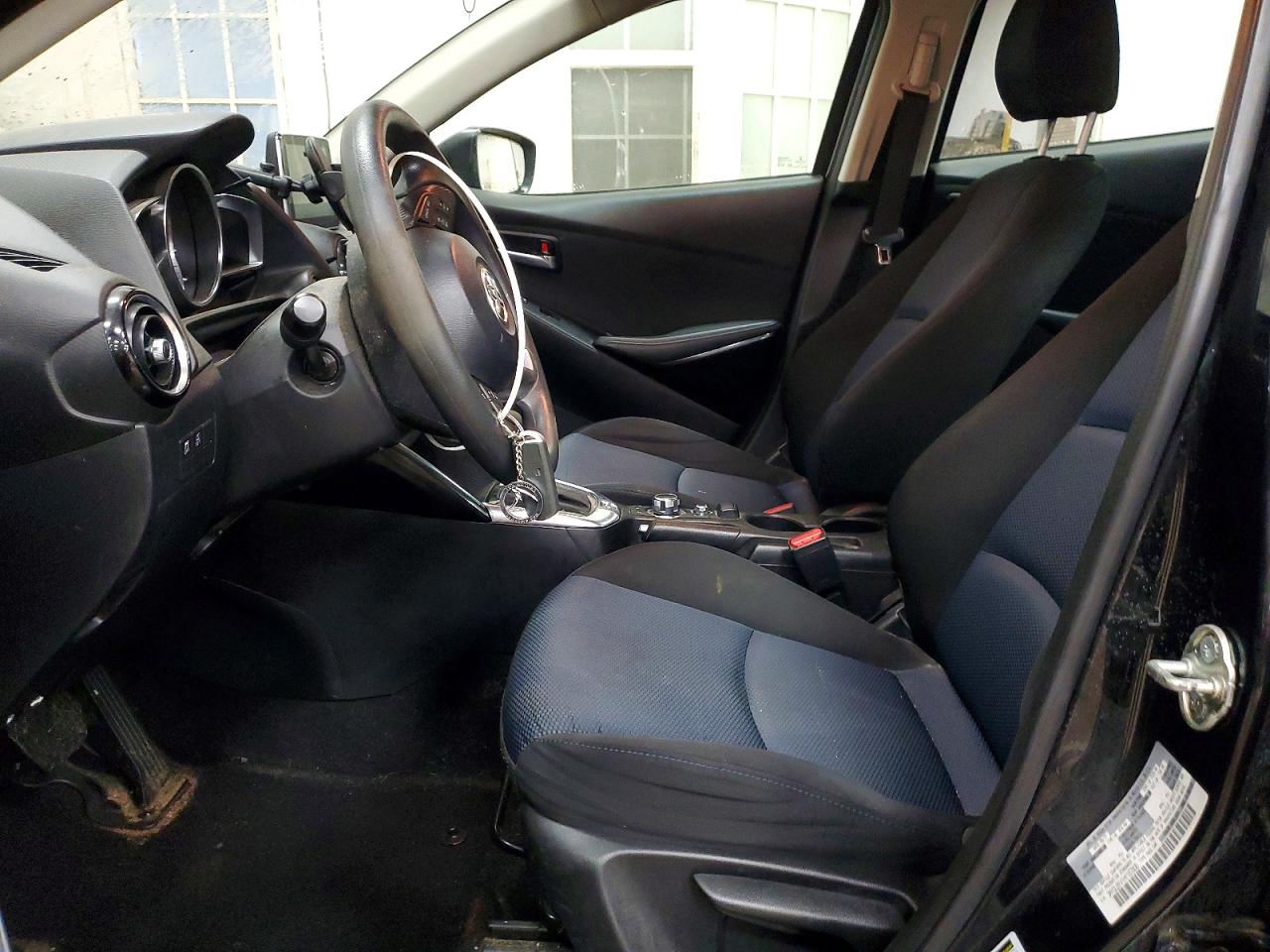 Toyota Yaris Base