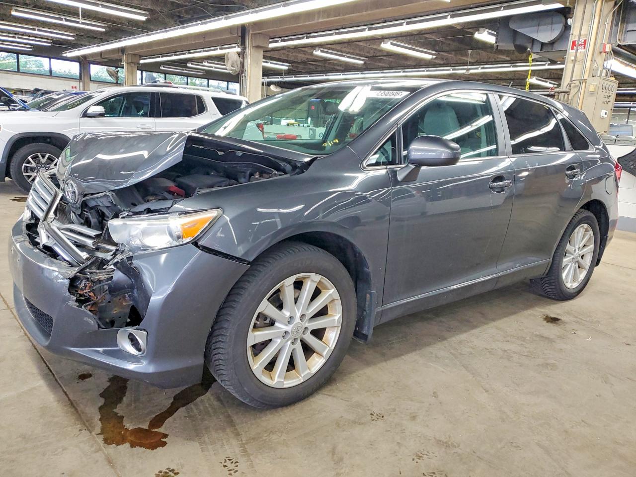 Salvage Toyota Venza Image