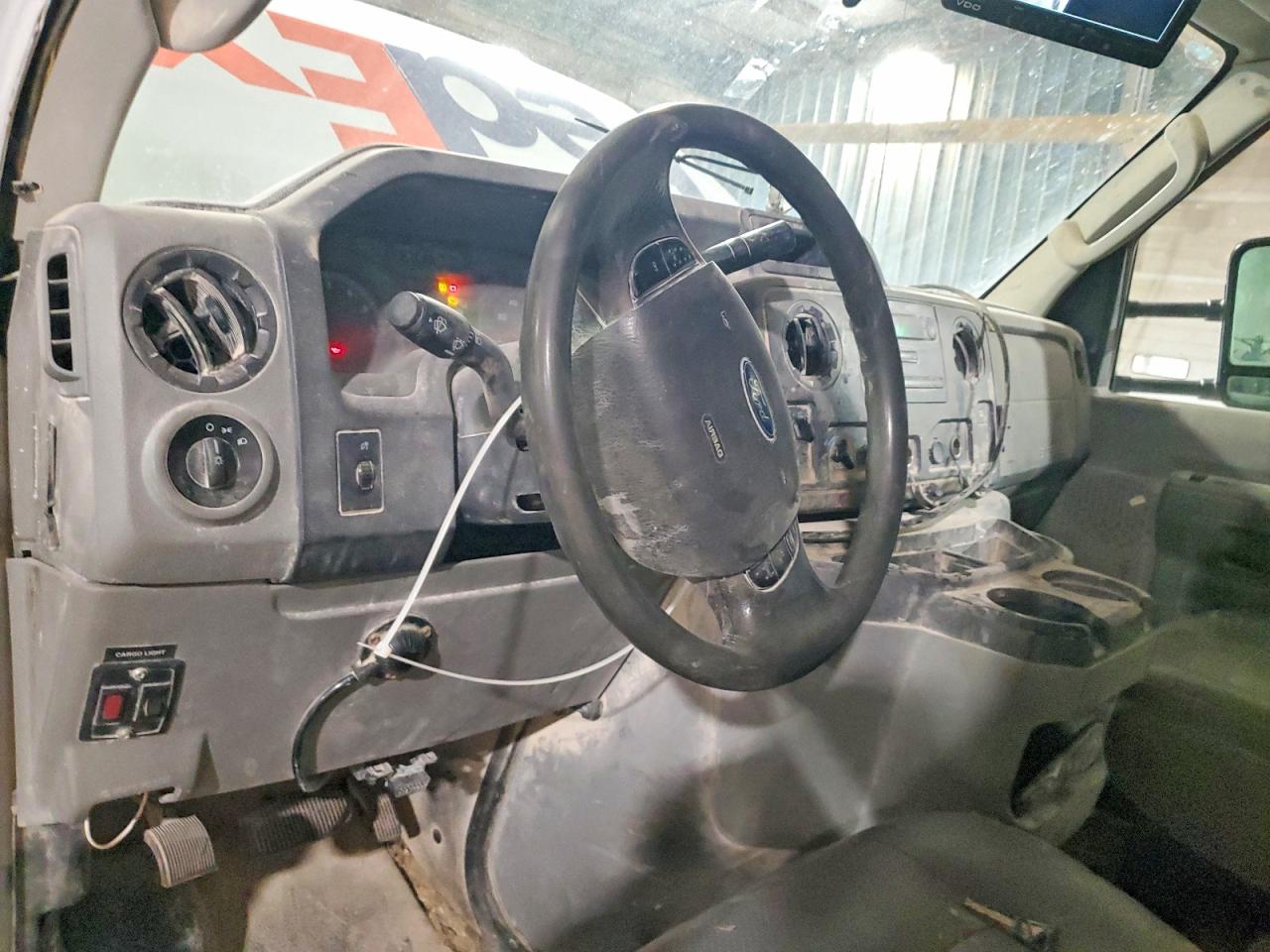 Ford Econoline E350 Super Duty Cutaway Van