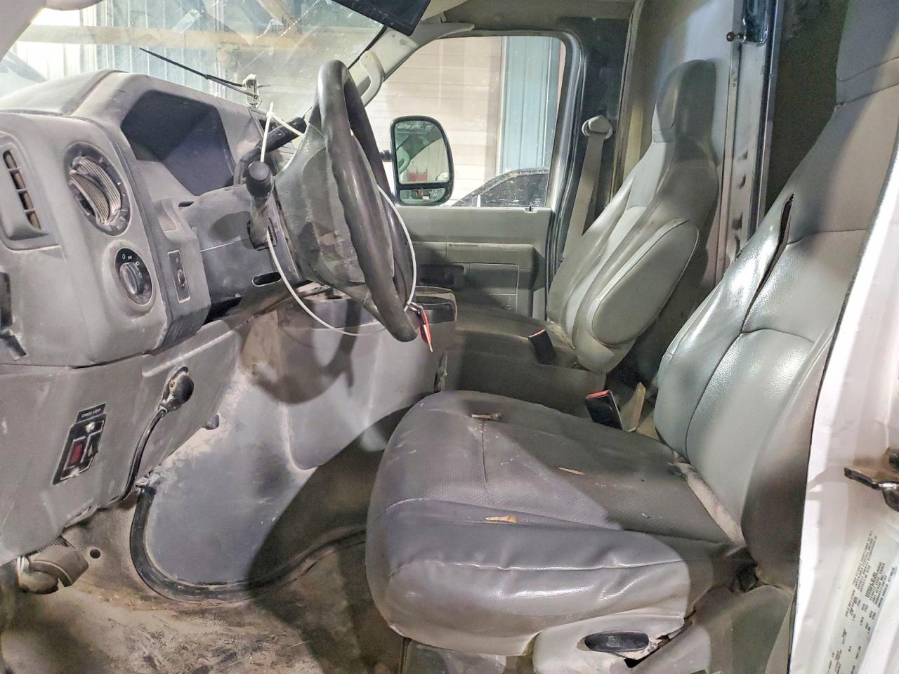 Ford Econoline E350 Super Duty Cutaway Van