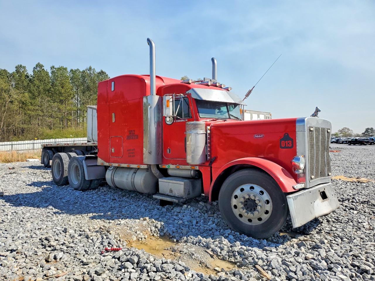 Salvage Peterbilt 379 Image
