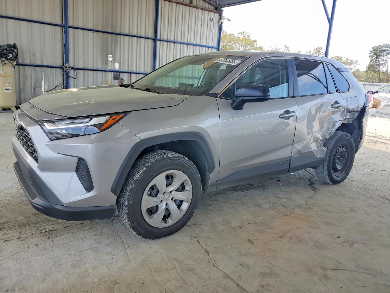 Salvage Toyota RAV4 Image
