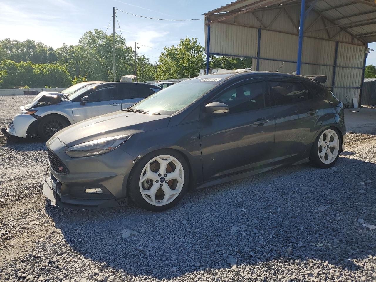 Salvage Ford Focus Image