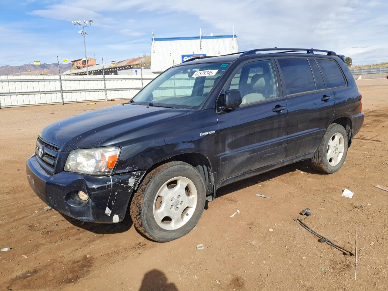 Salvage Toyota Highlander Image