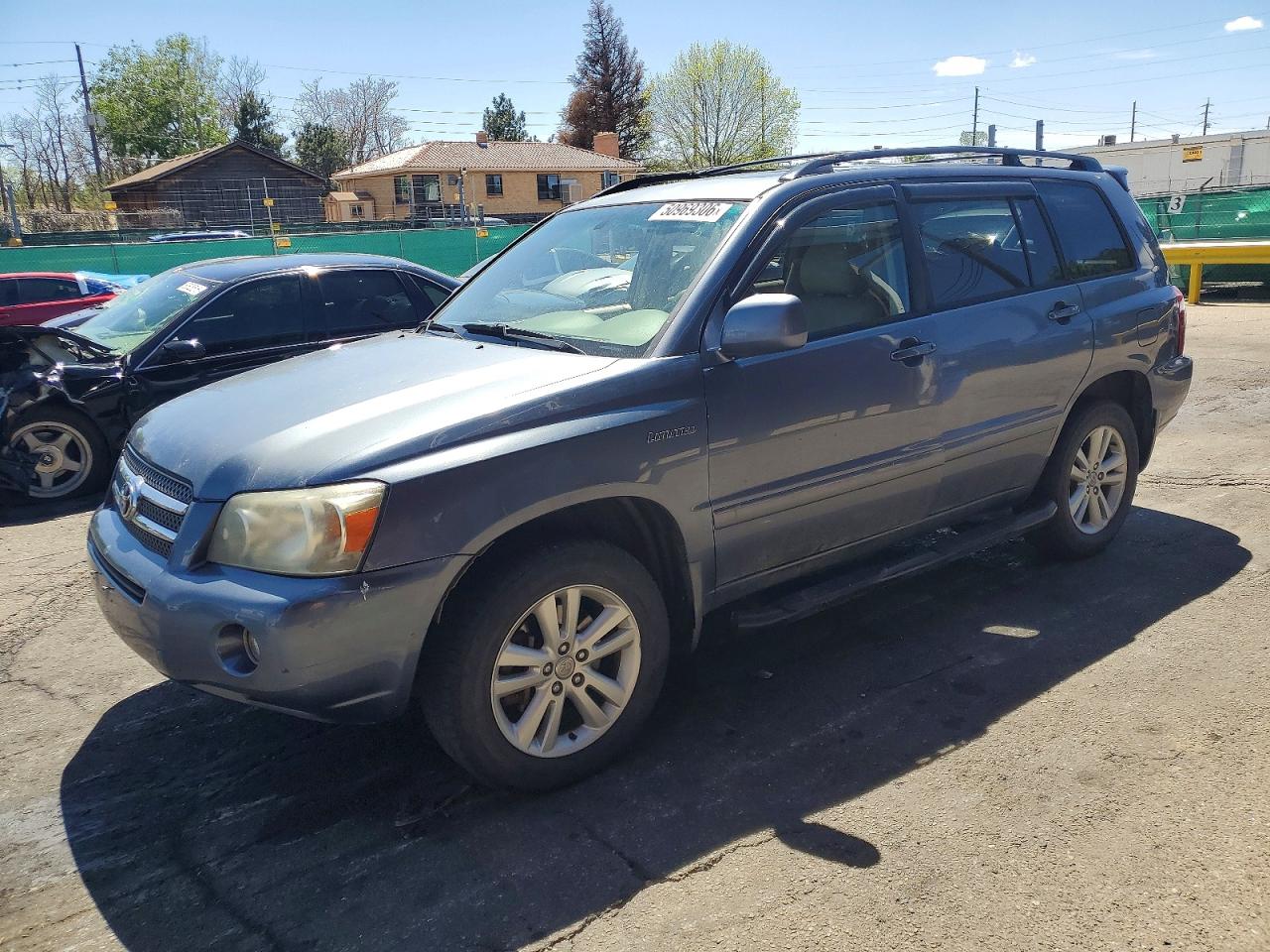 Salvage Toyota Highlander Image