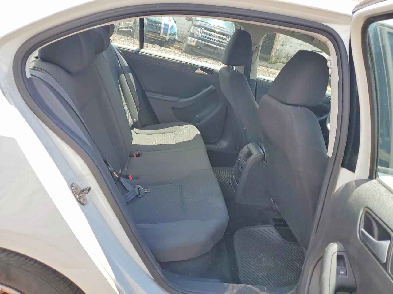 Volkswagen Jetta Base