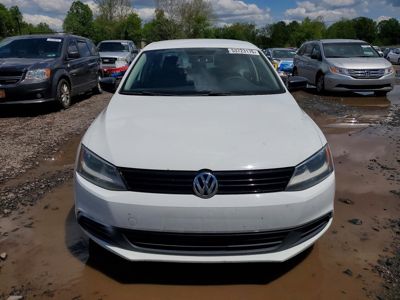 Volkswagen Jetta Base