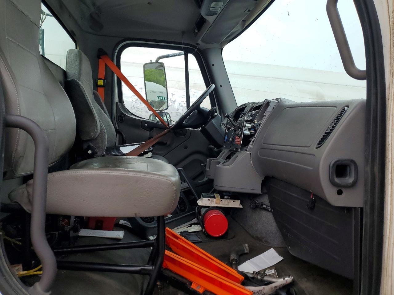 Freightliner M2