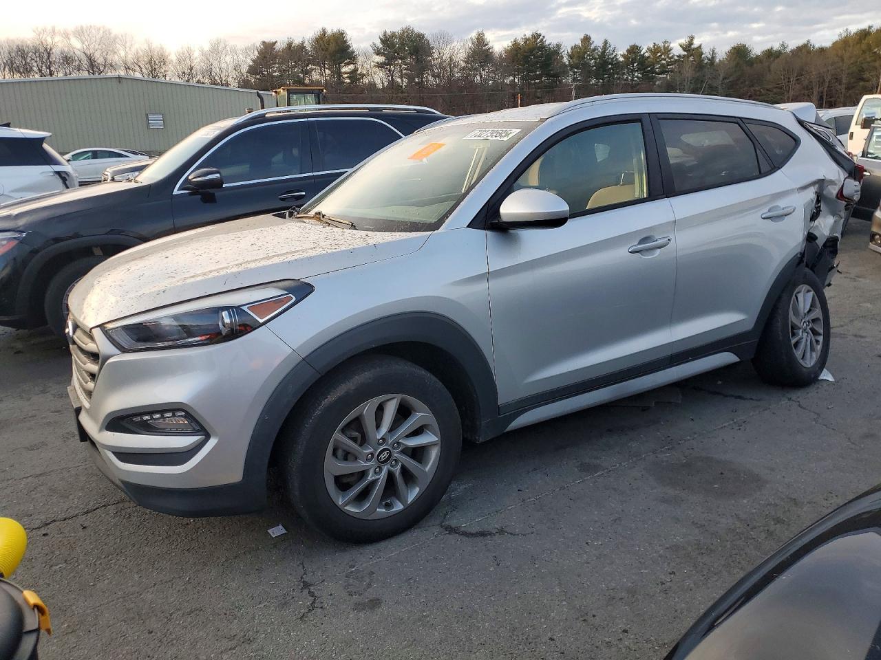 Salvage Hyundai TUCSON Image