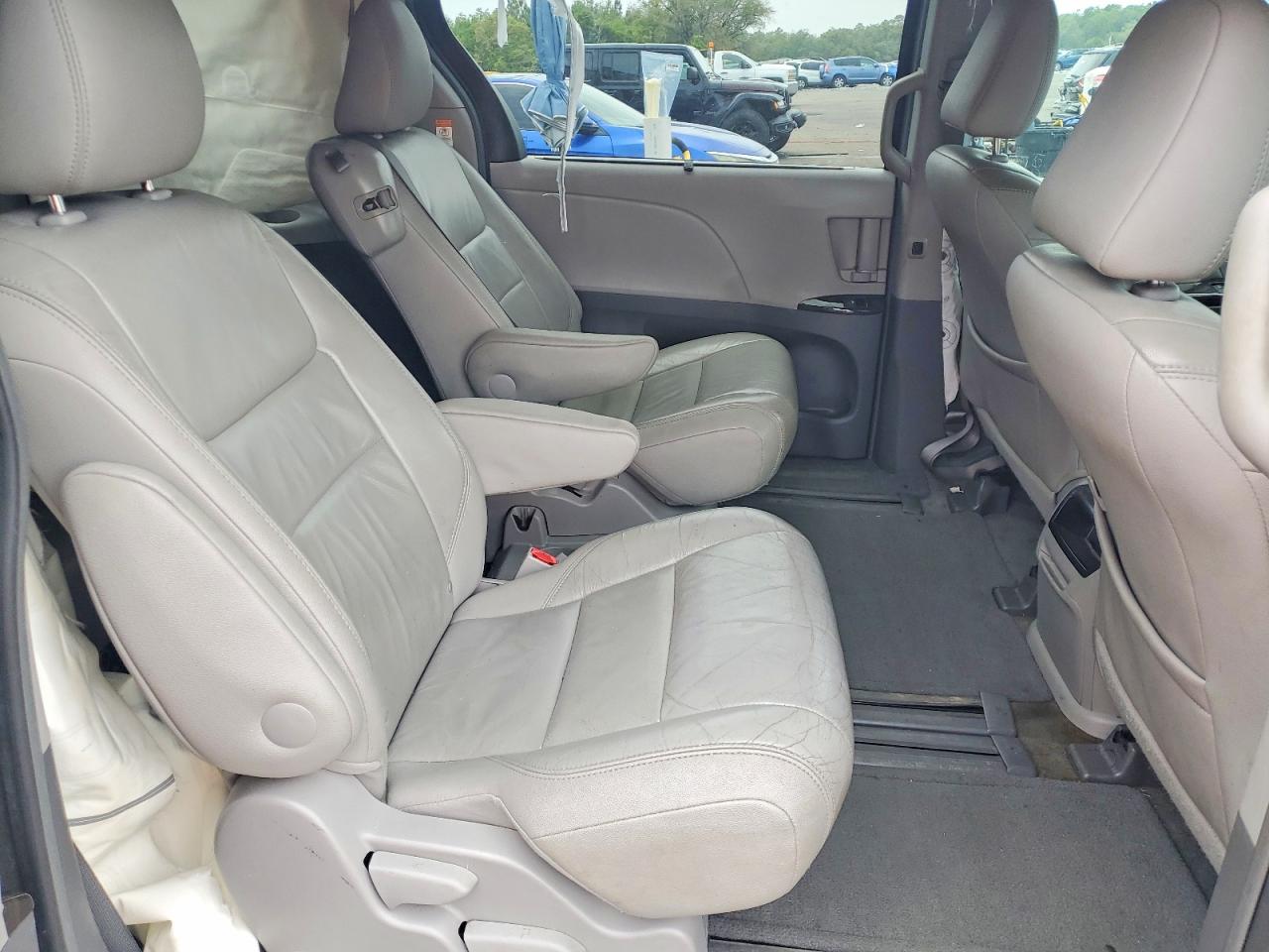 Toyota Sienna Xle 8-passenger
