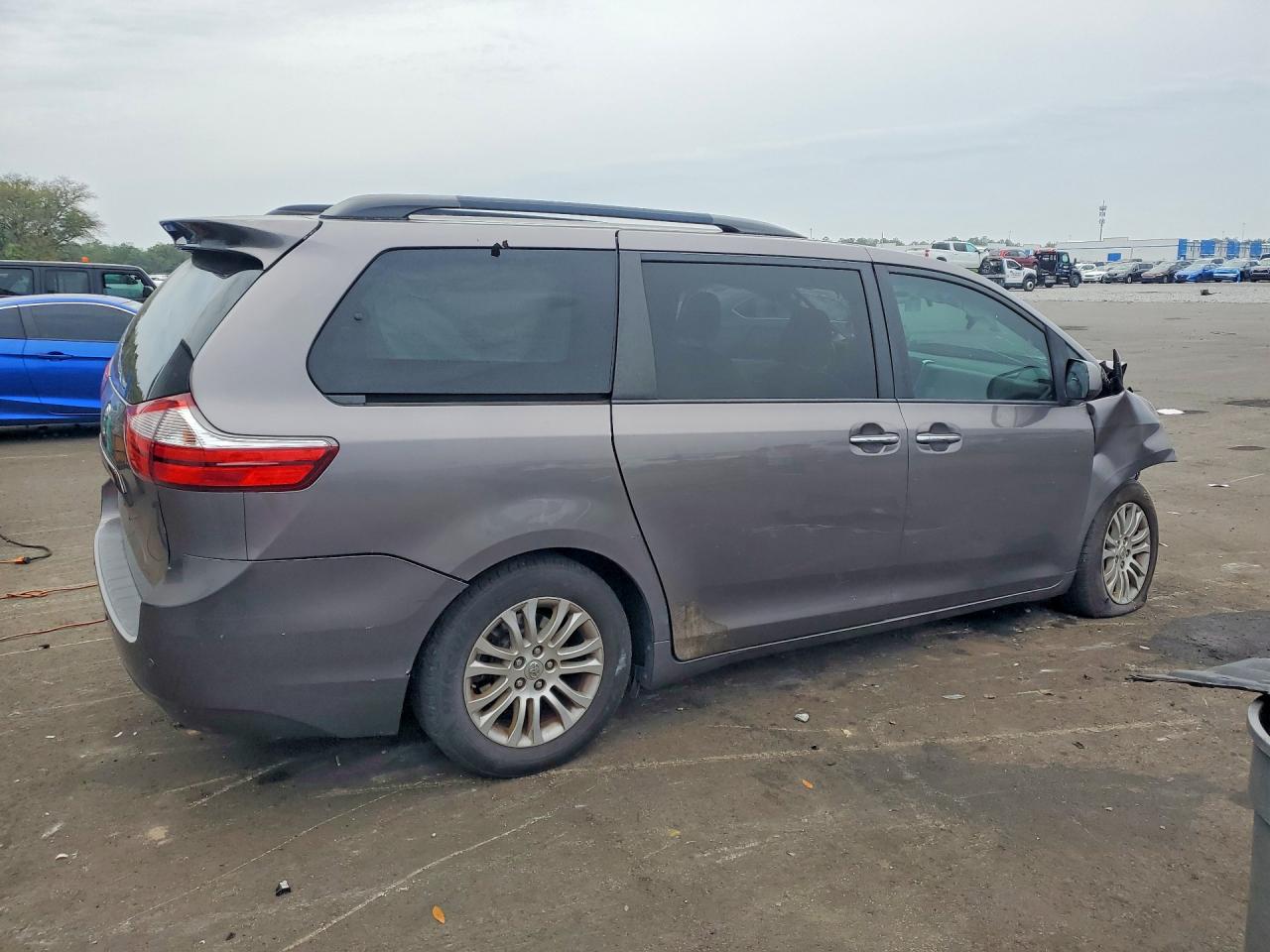 Toyota Sienna Xle 8-passenger