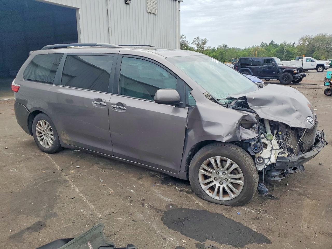 Toyota Sienna Xle 8-passenger