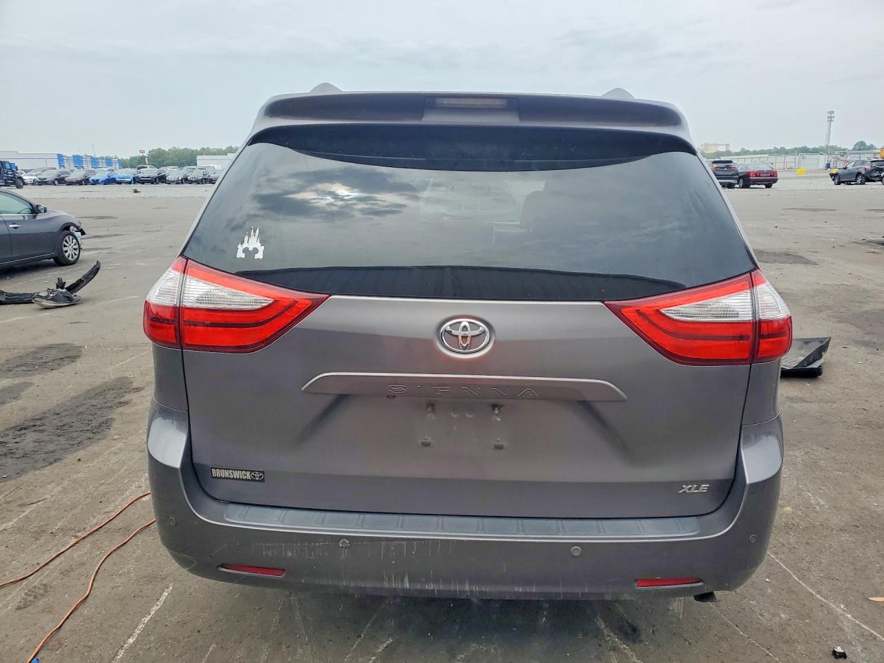 Toyota Sienna Xle 8-passenger