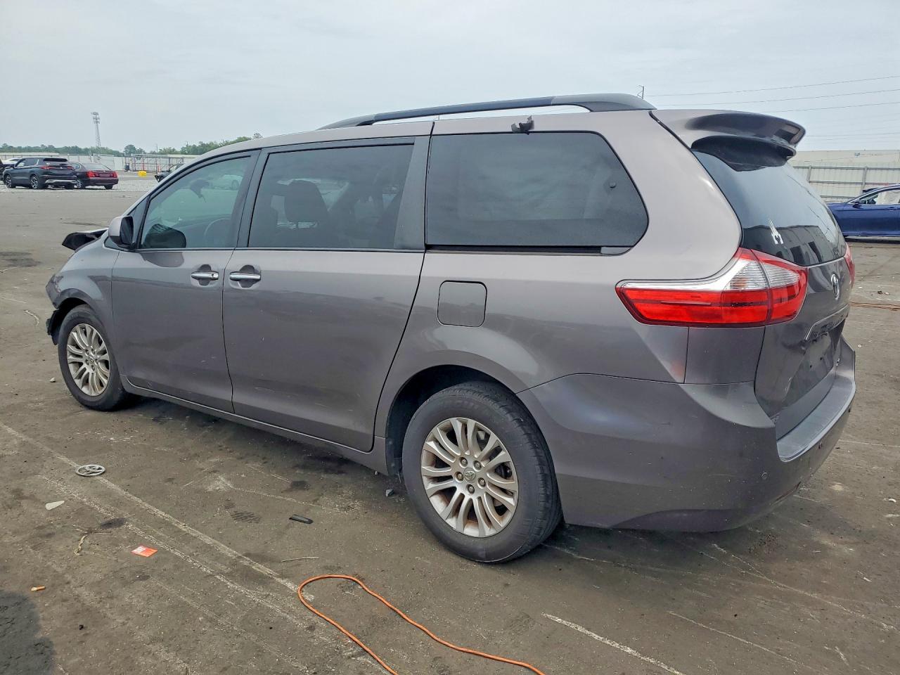 Toyota Sienna Xle 8-passenger
