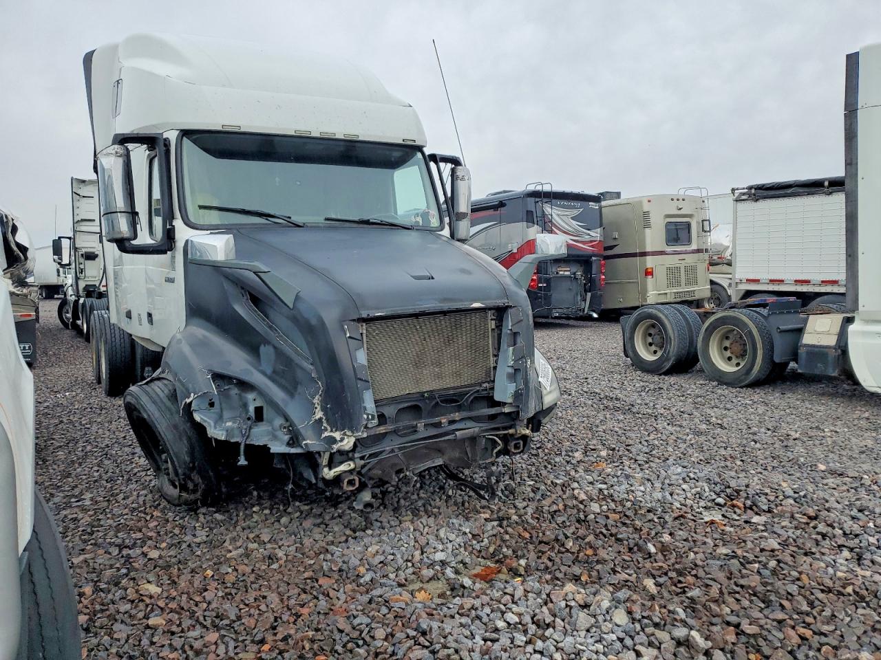 Salvage Volvo Vn Image