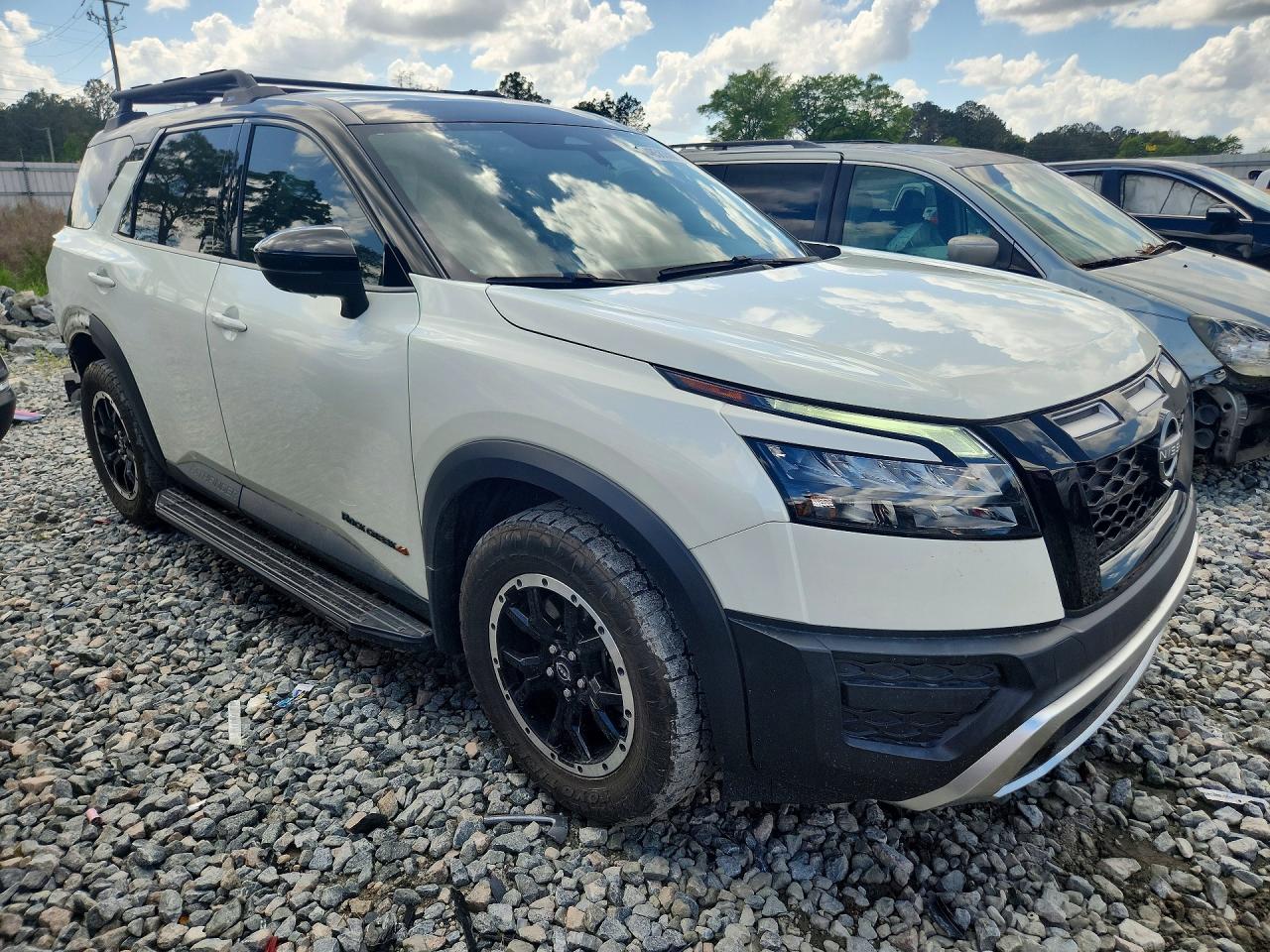 Nissan Pathfinder Rock Creek