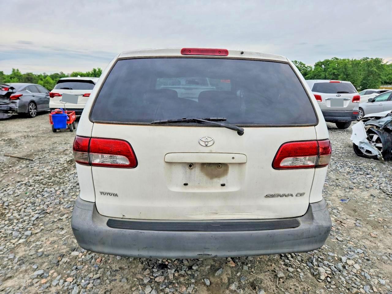 Toyota Sienna Ce