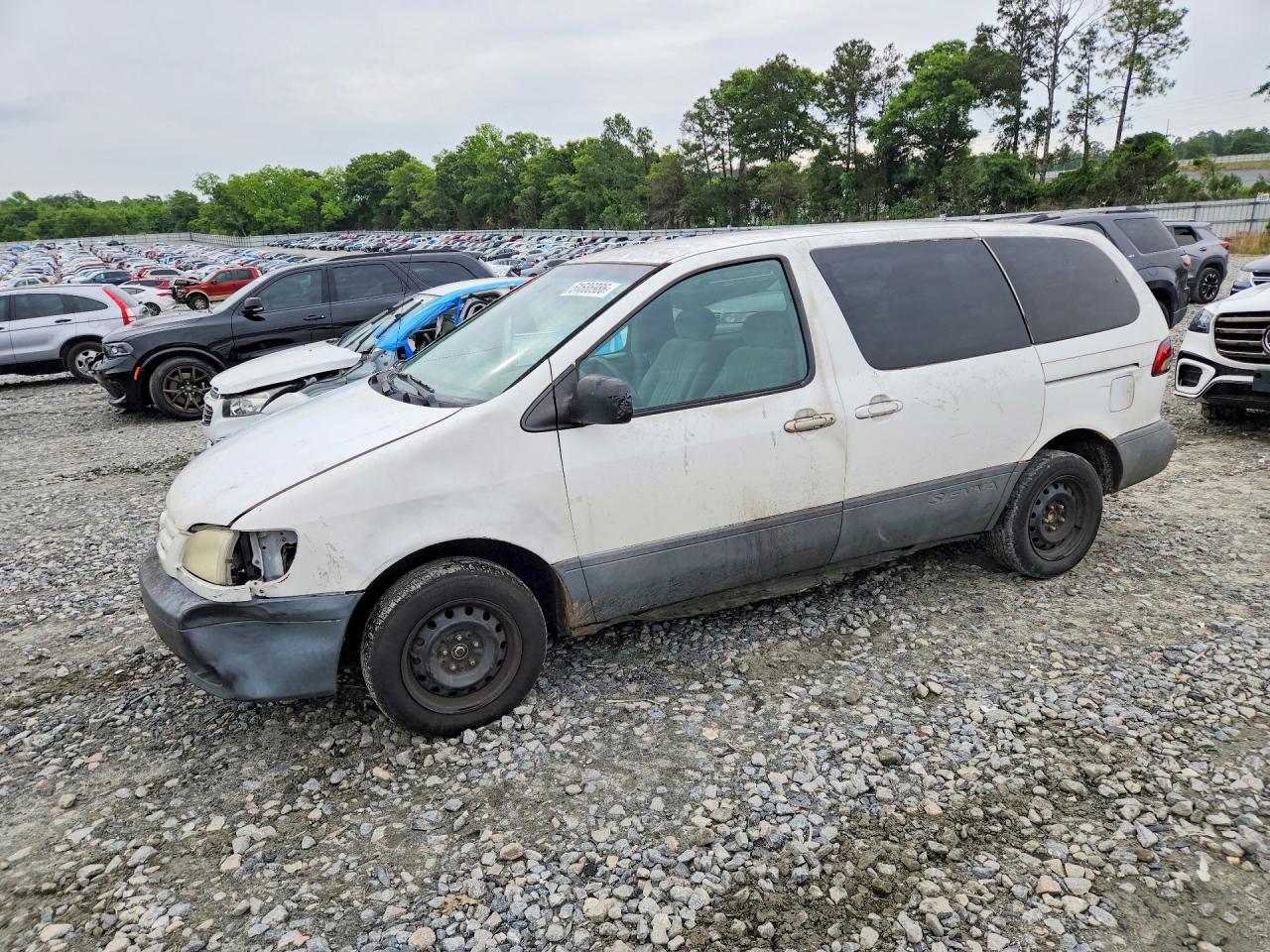Salvage Toyota Sienna Image