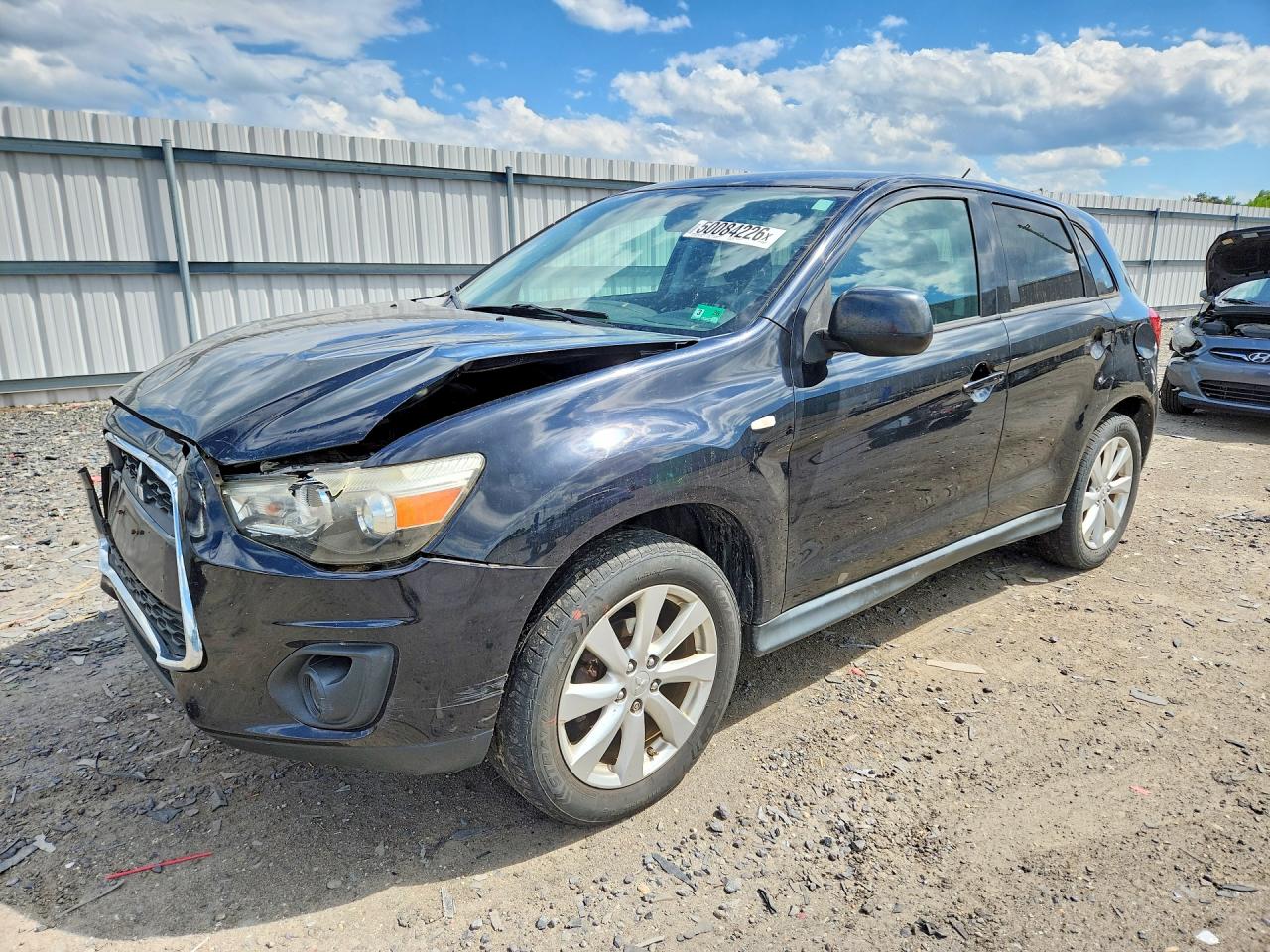 Salvage Mitsubishi Outlander Image