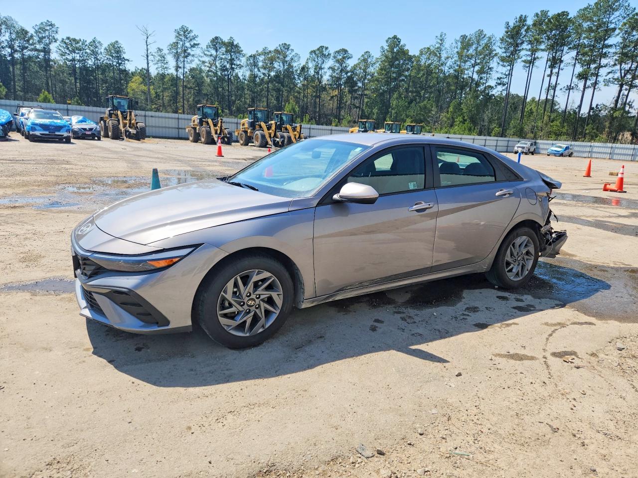 Salvage Hyundai ELANTRA Image