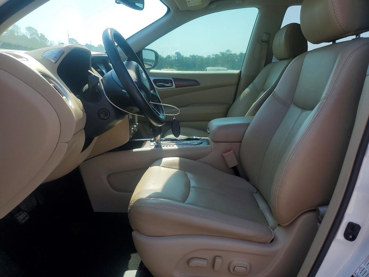 Nissan Pathfinder Platinum