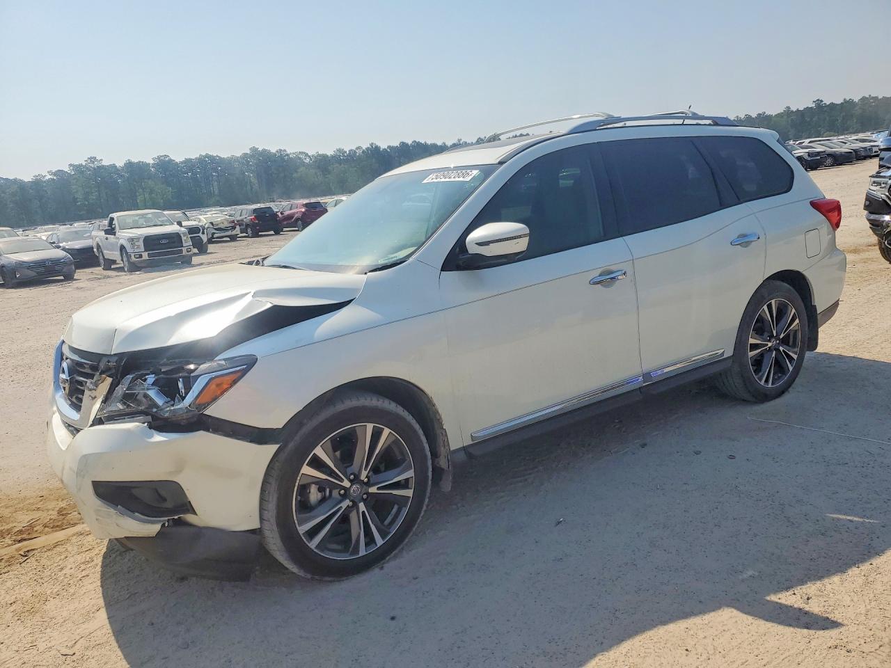 Salvage Nissan Pathfinder Image
