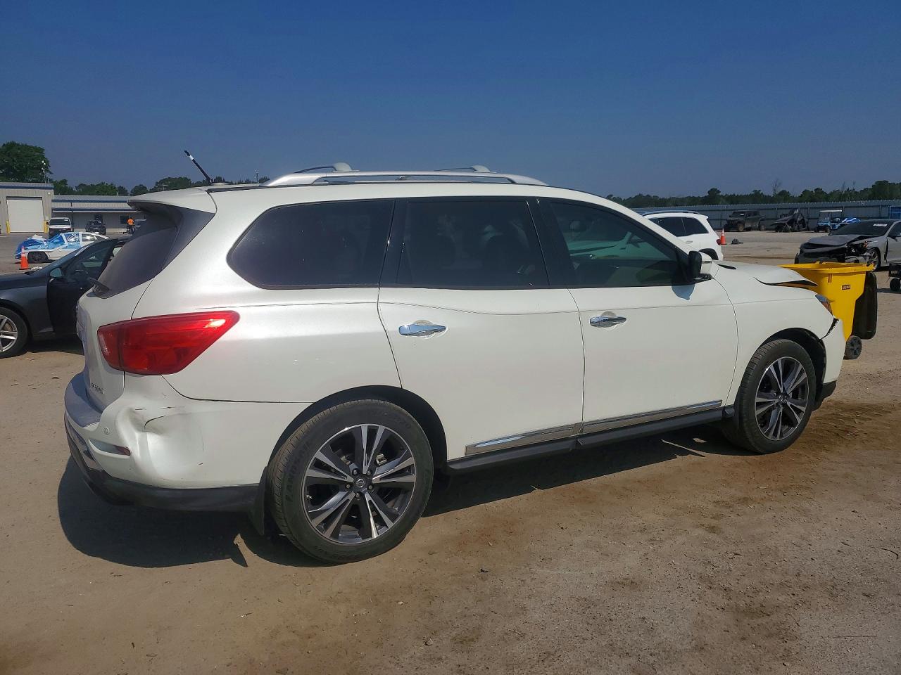 Nissan Pathfinder Platinum