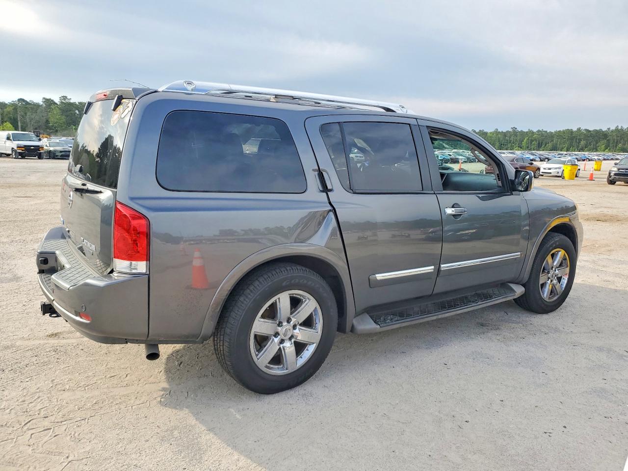 Nissan Armada Sv