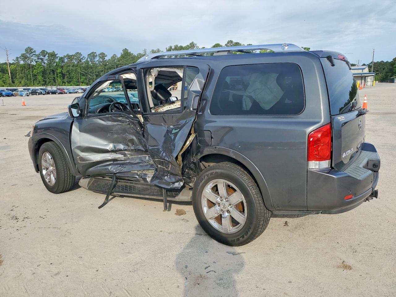 Nissan Armada Sv