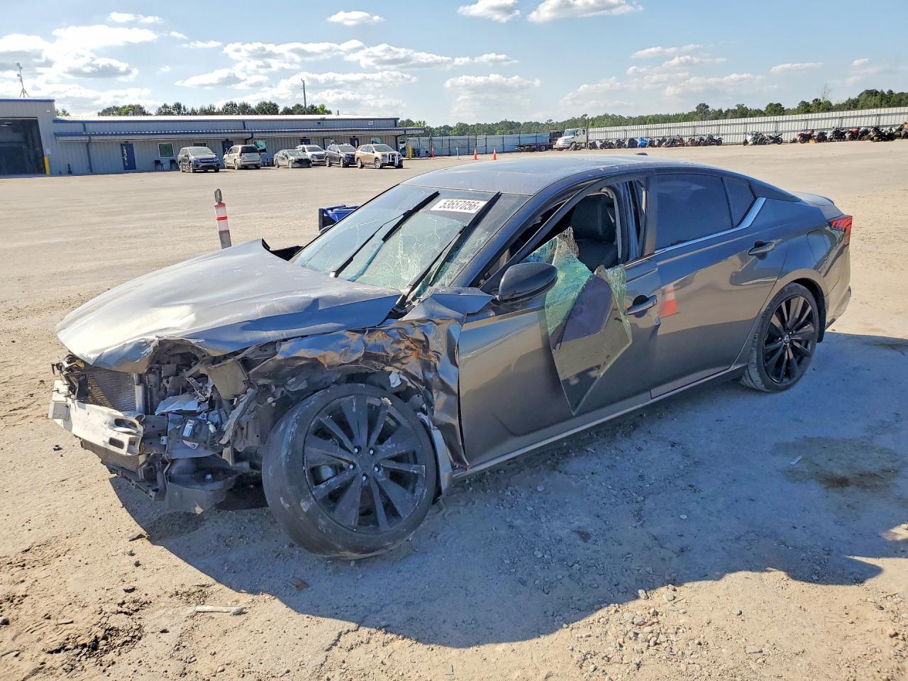 Salvage Nissan Altima Image