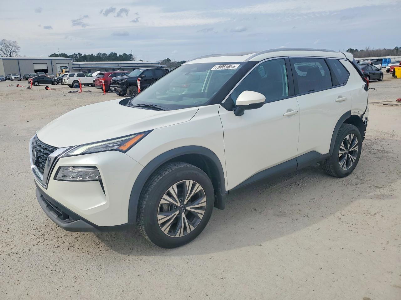 Salvage Nissan Rogue Image