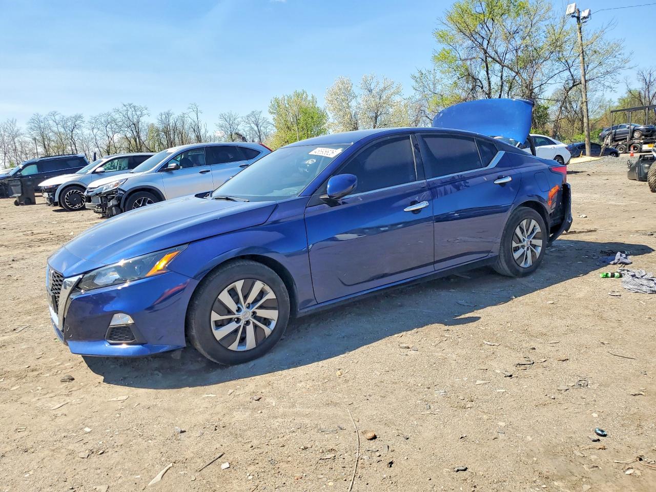 Salvage Nissan Altima Image