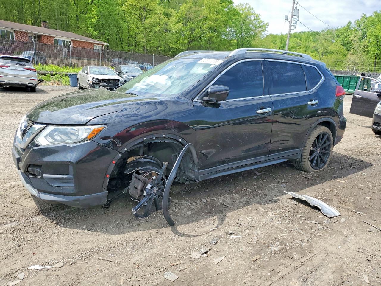 Salvage Nissan Rogue Image