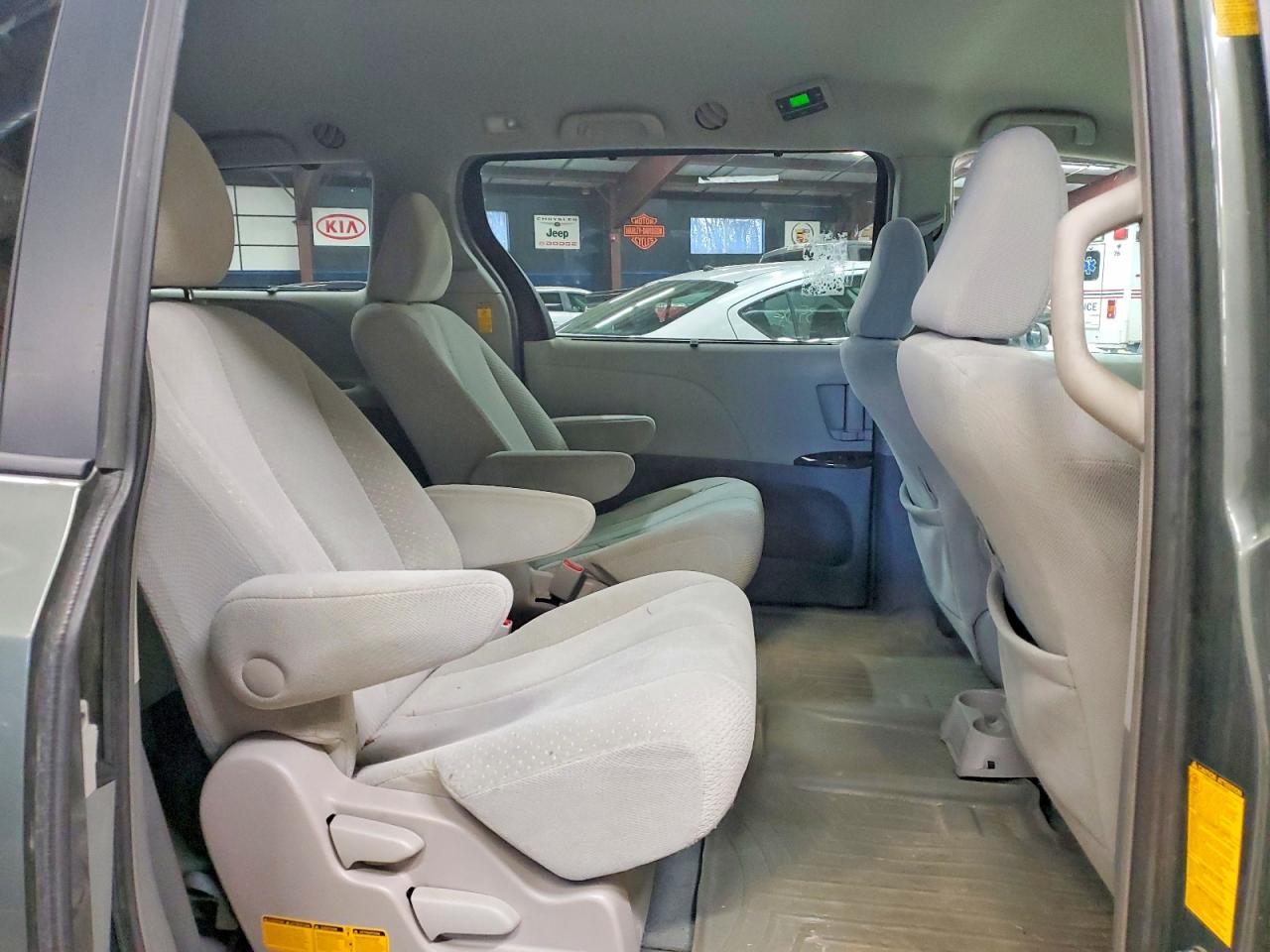 Toyota Sienna Le