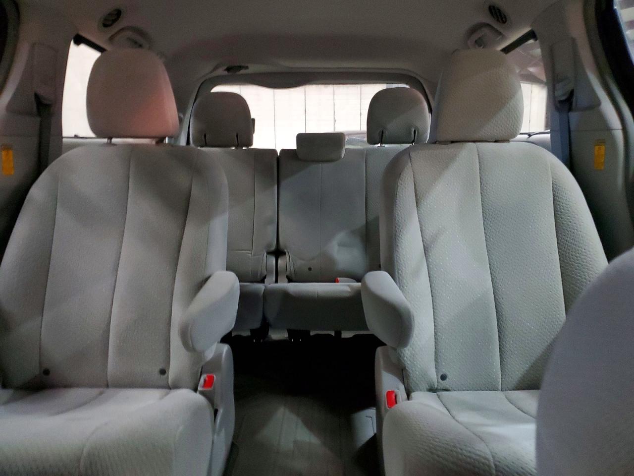 Toyota Sienna Le