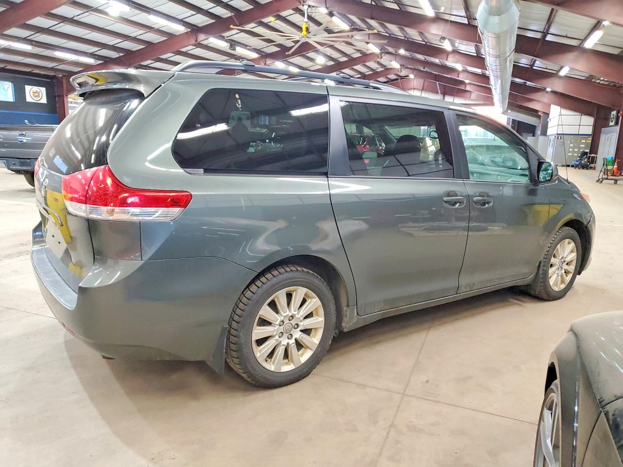 Toyota Sienna Le