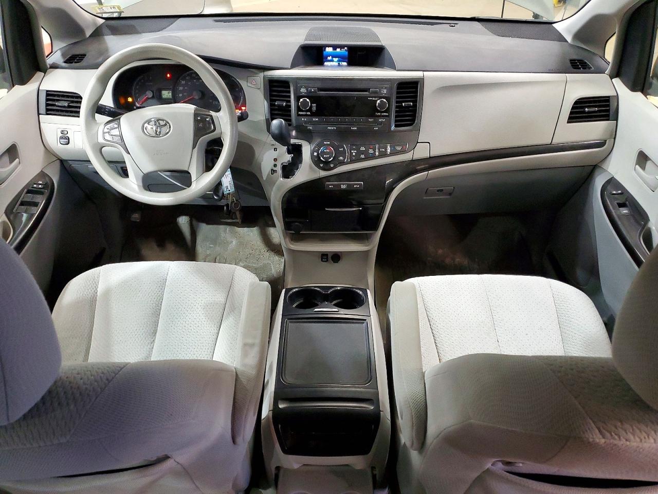 Toyota Sienna Le