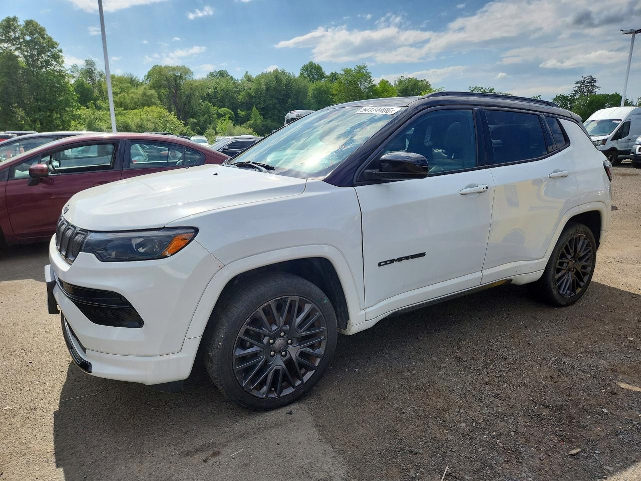 Salvage Jeep Compass Image