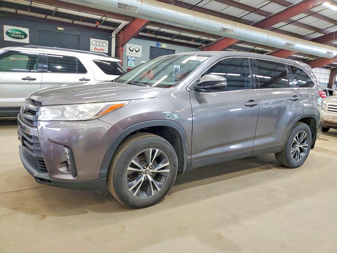 Salvage Toyota Highlander Image