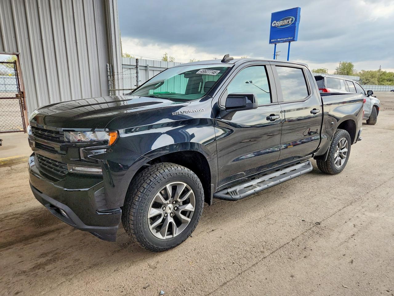 Salvage Chevrolet Silverado Image