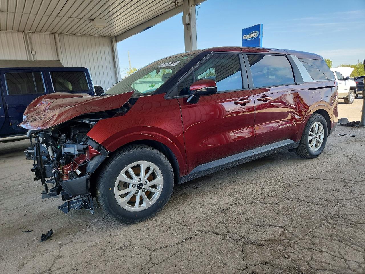 Salvage Kia Carnival Image