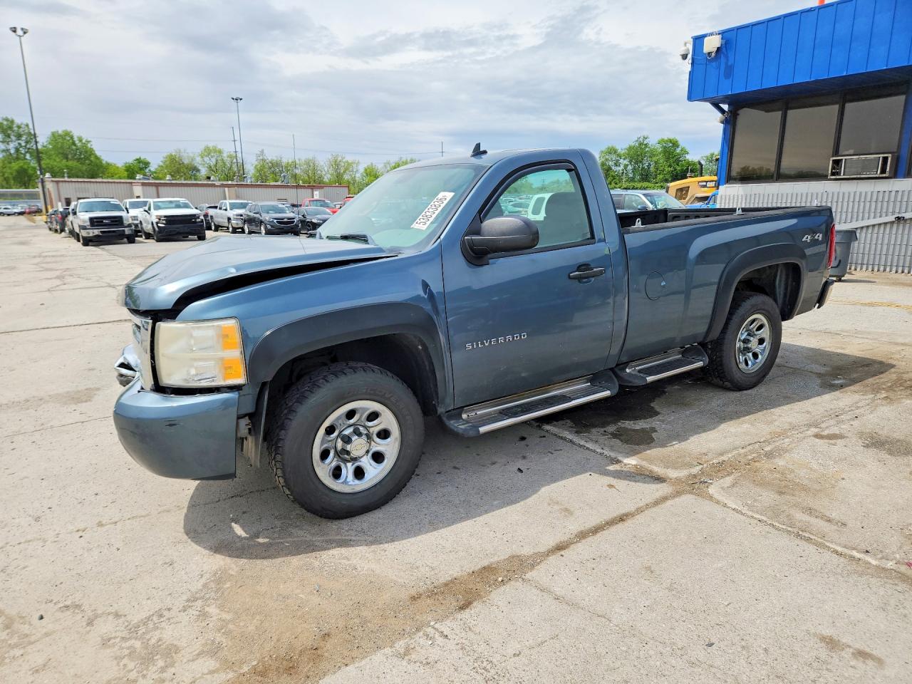 Salvage Chevrolet Silverado Image