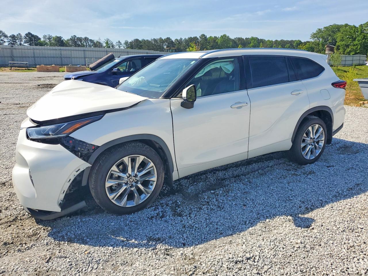 Salvage Toyota Highlander Image